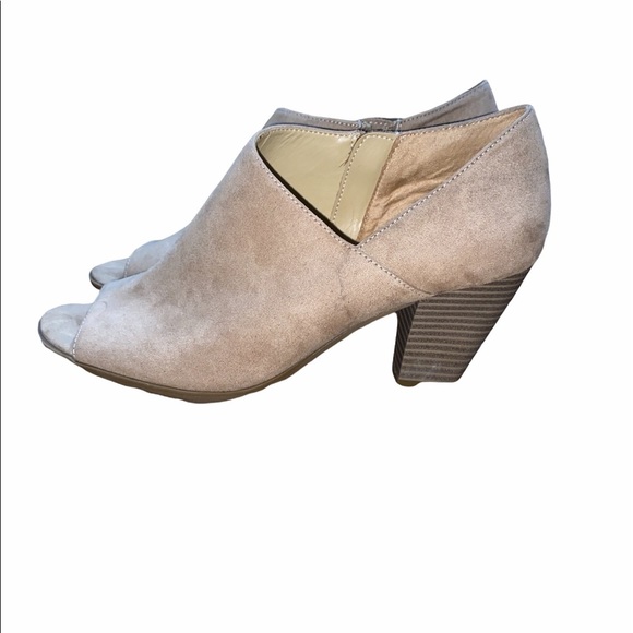 Naturalizer ankle booties open toe faux suede size 9M - Picture 3 of 7